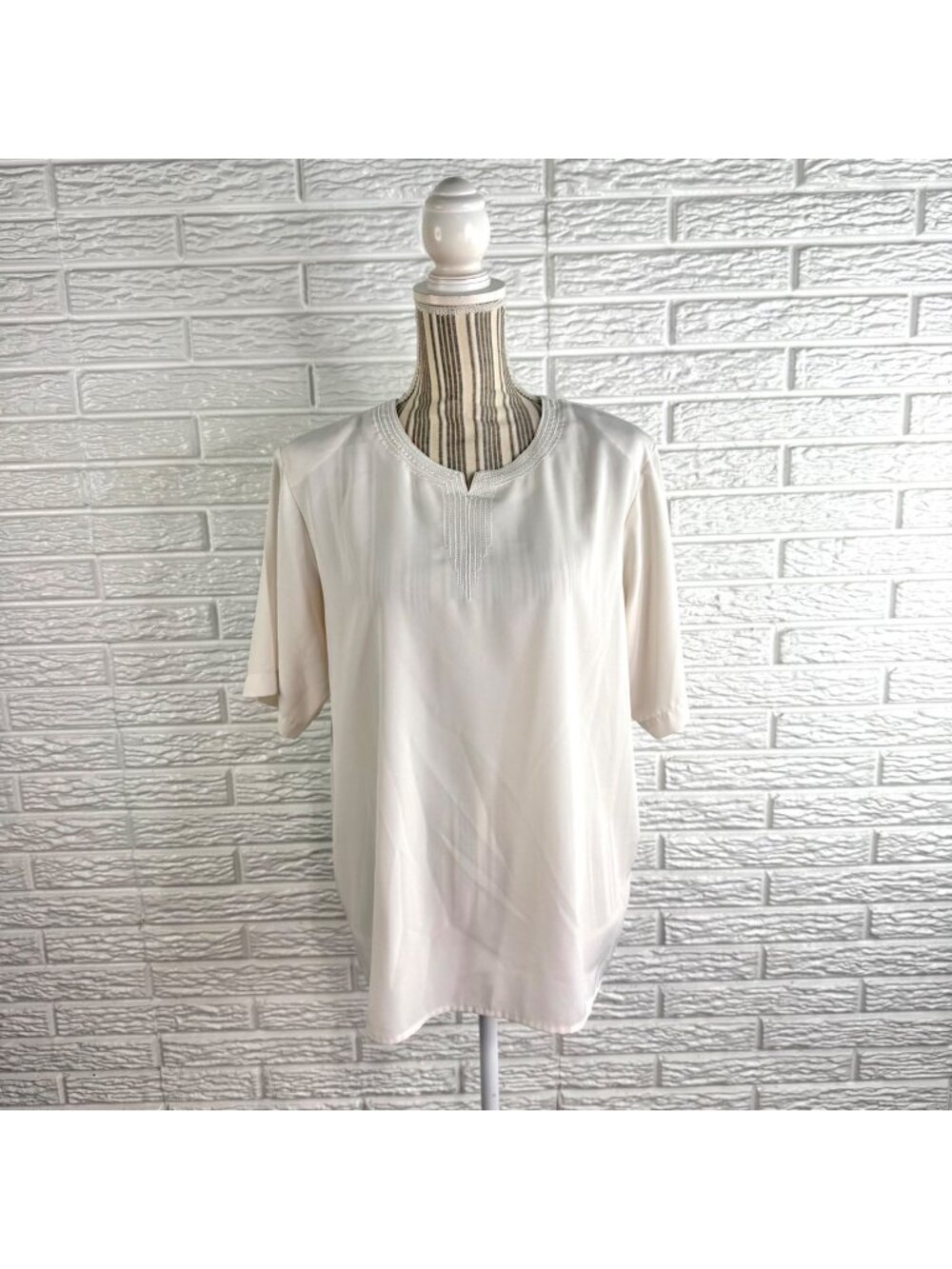 Vtg Yves St Clair Off White Short Sleeve Tunic Blouse Embroidered Neckline Sz 18